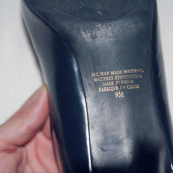 Ann Marino by Bettye Muller dark BLUE heels - Picture 6 of 8